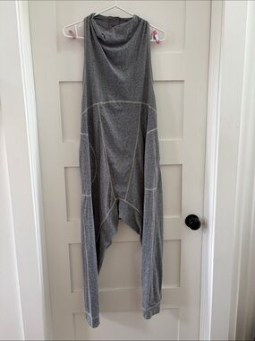 Free People Heather Gray romper. She’s xe small